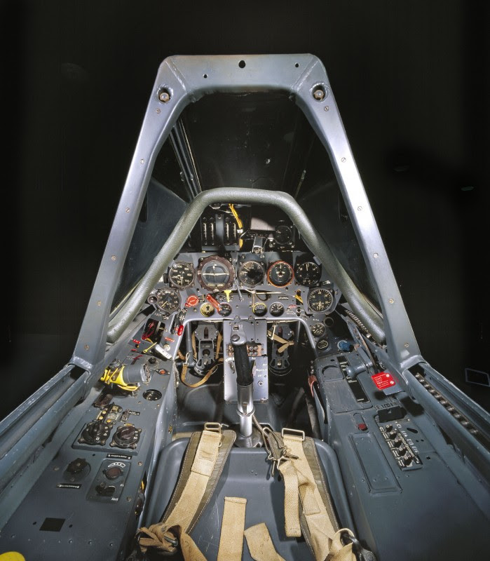 cockpit008