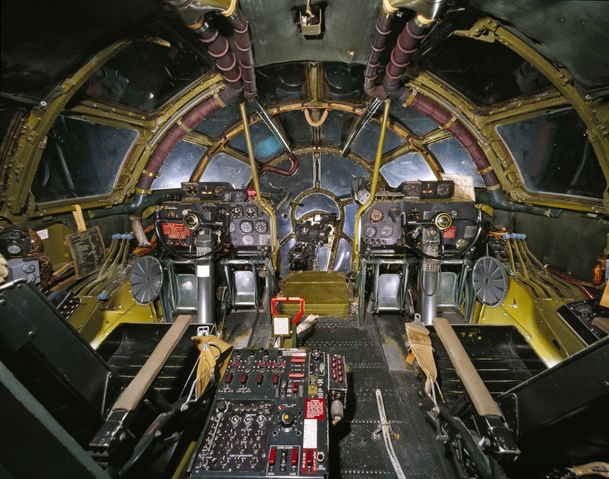 cockpit010