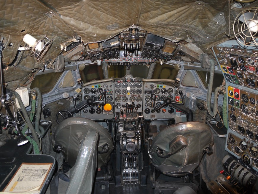 cockpit012