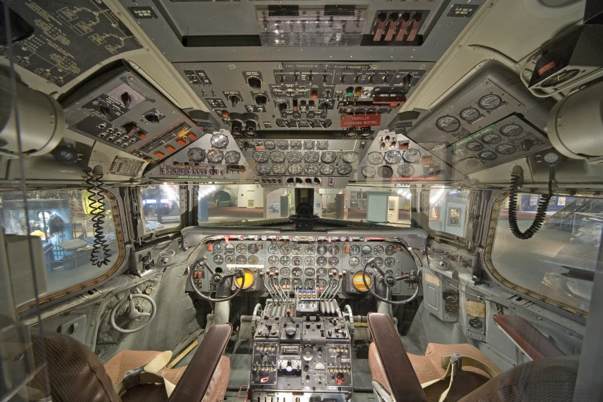 cockpit013