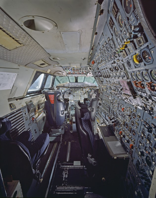 cockpit016